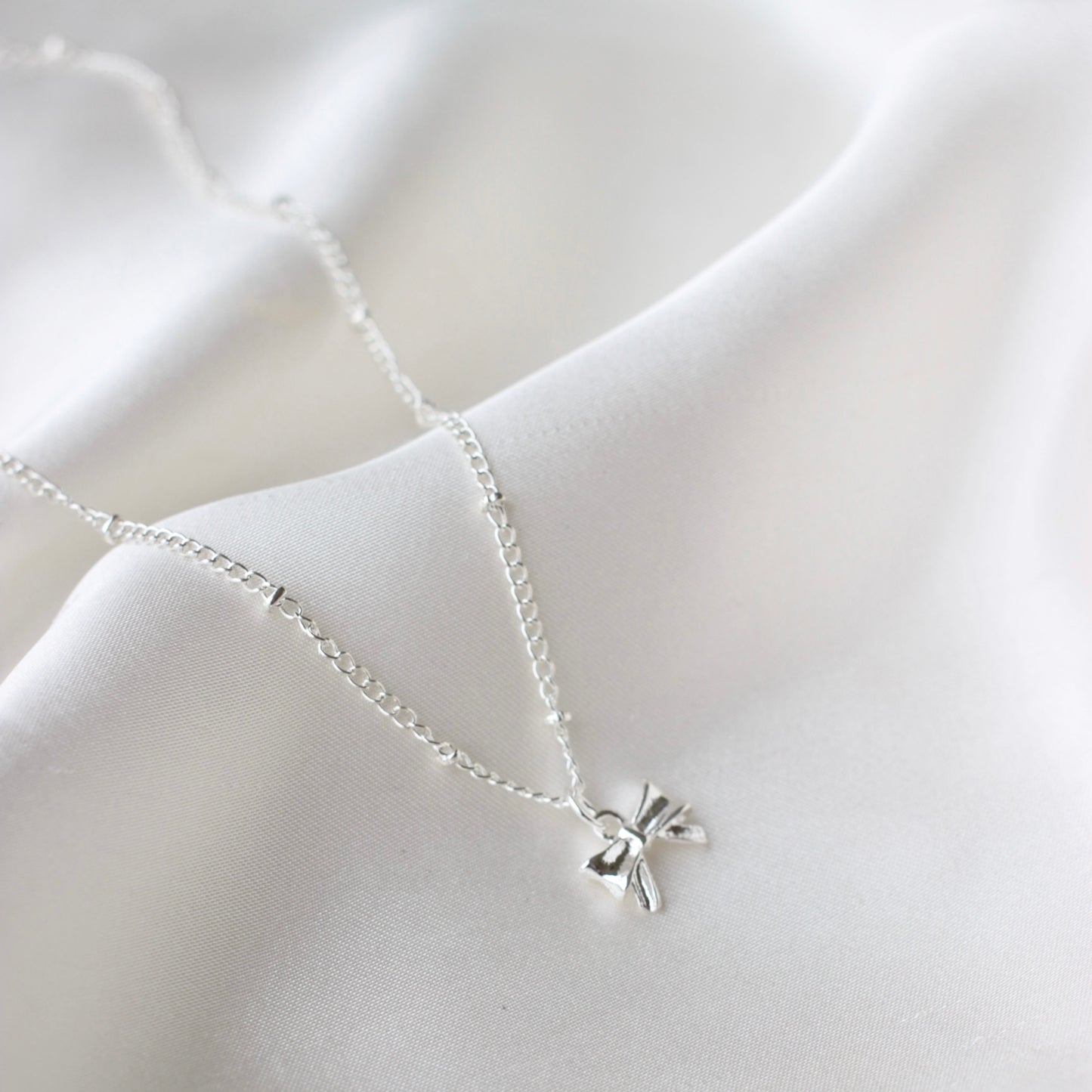 Bb-229 Silver Bow Pendant
