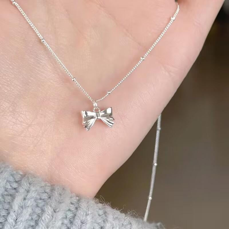 Bb-229 Silver Bow Pendant