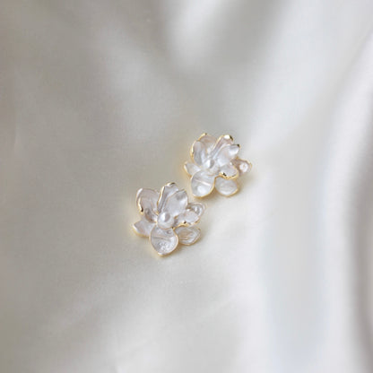 Bb-239 White Rose Earrings