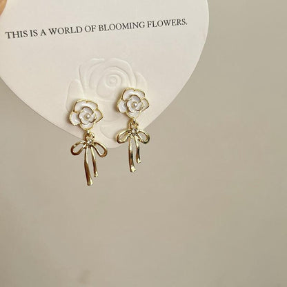 Bb-238 White Rose Earrings