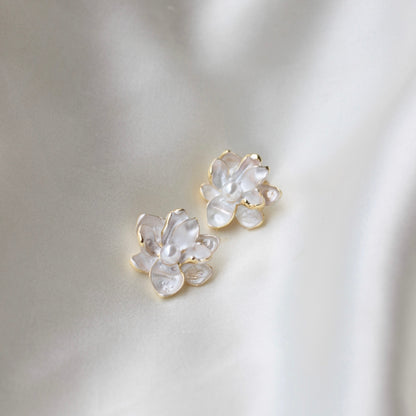 Bb-239 White Rose Earrings