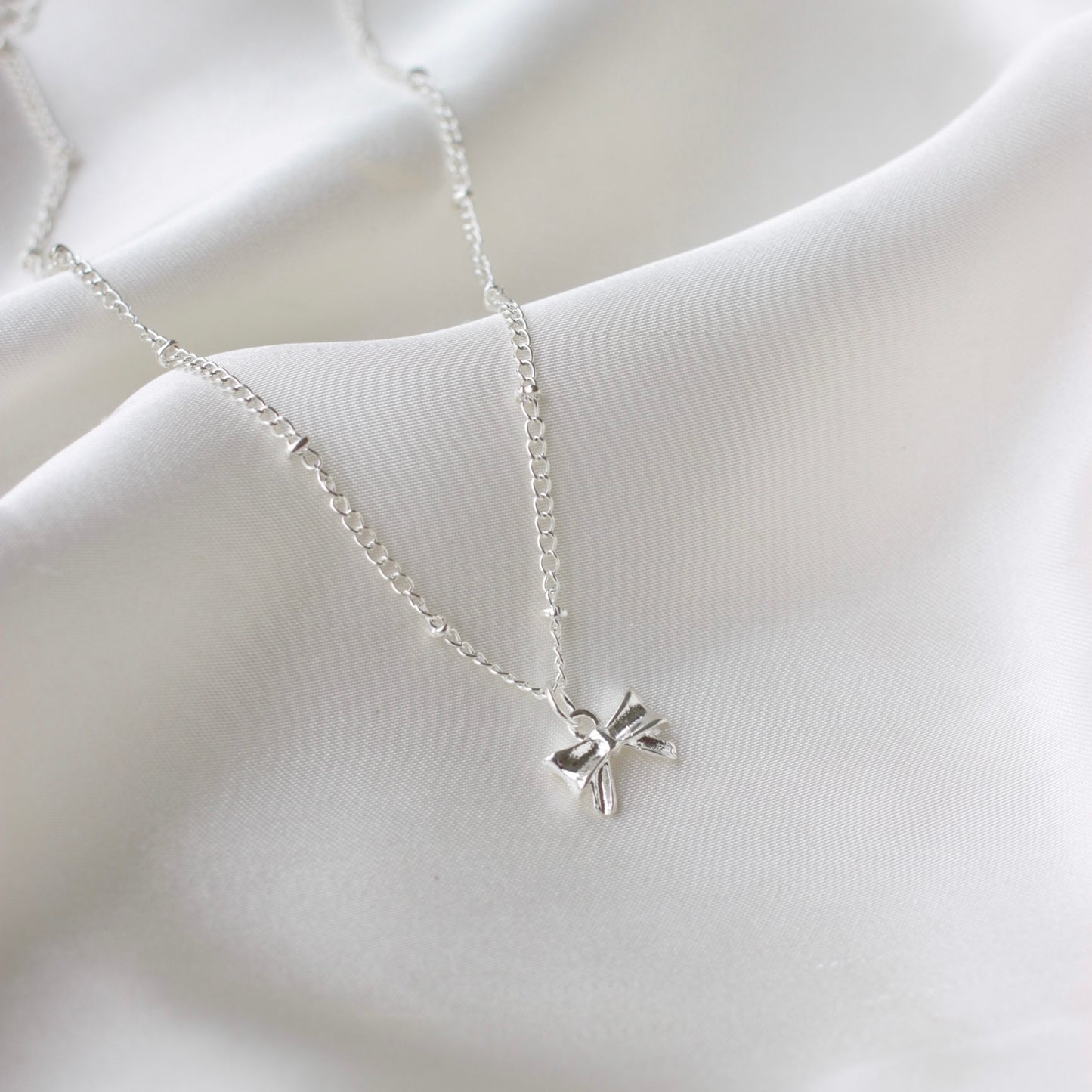 Bb-229 Silver Bow Pendant