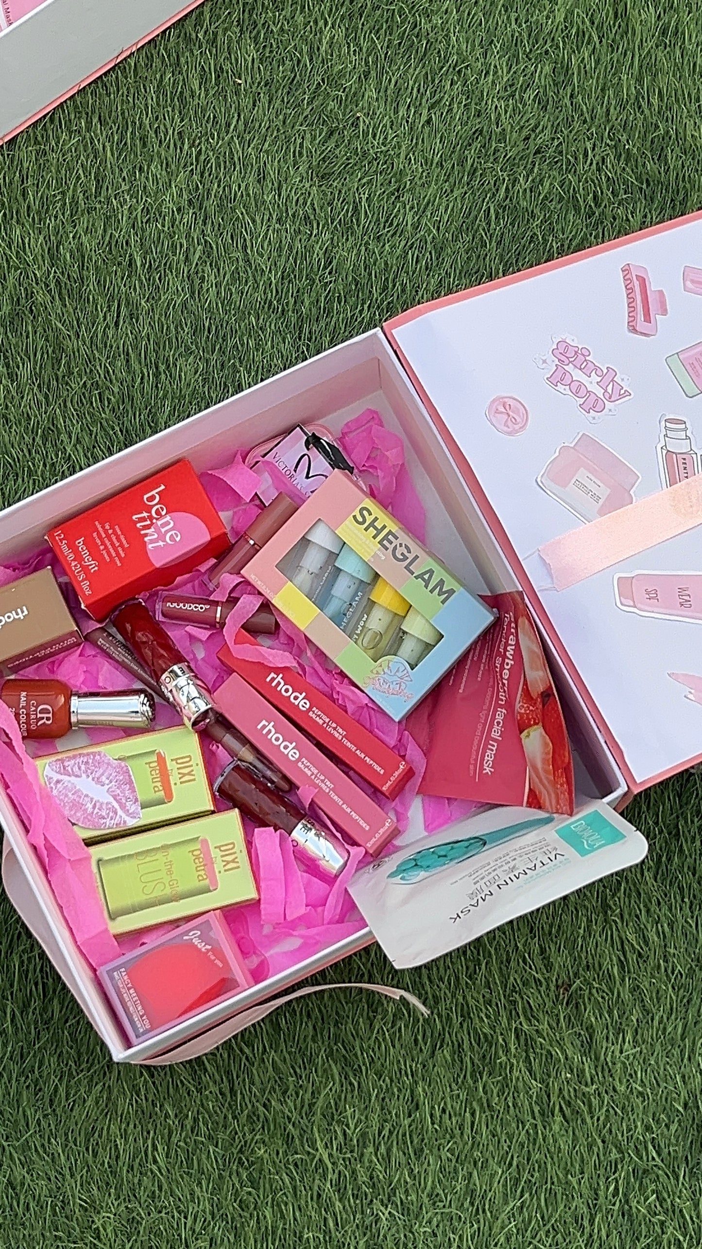 Biggest makeup box 🎀